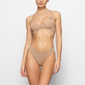 Skims NWT wireless push-up plunge bra in clay